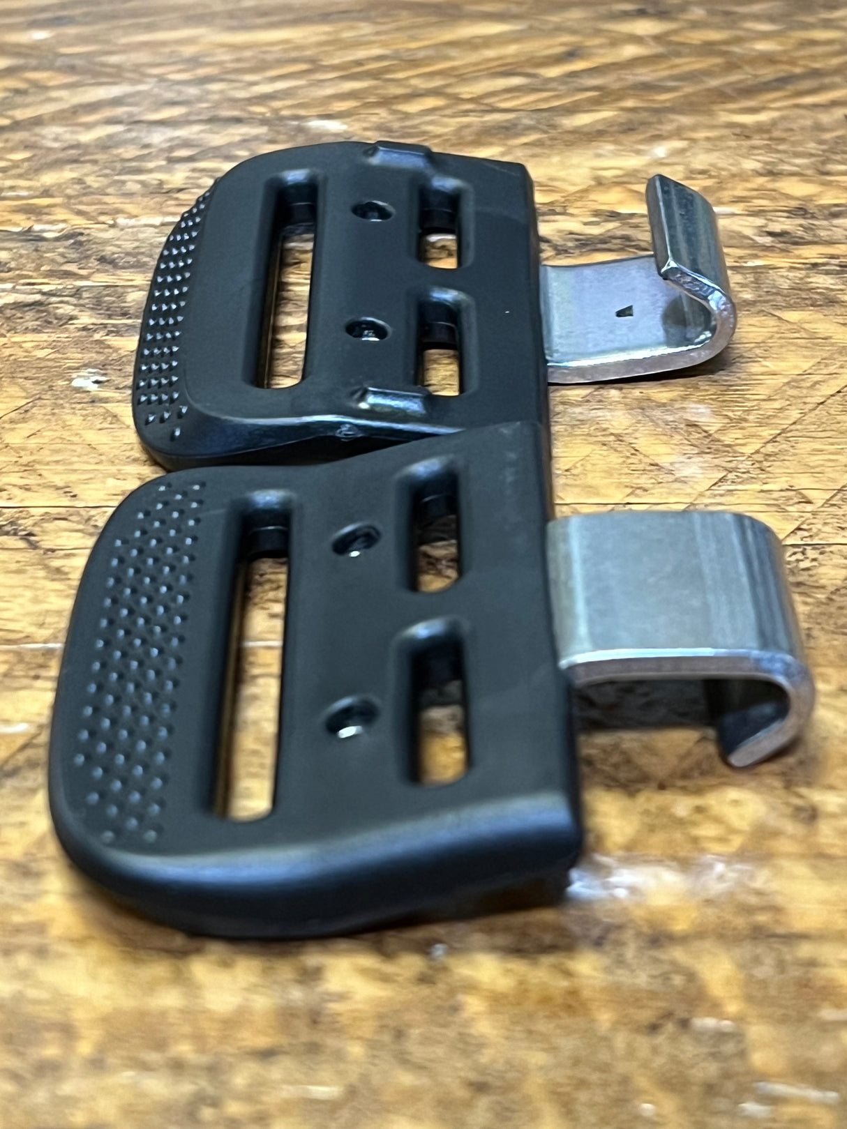 Manera Arc Buckles